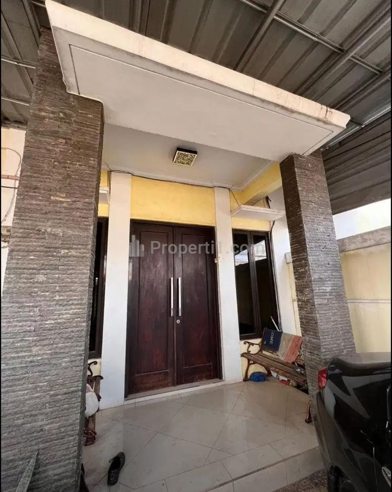 Teras depan