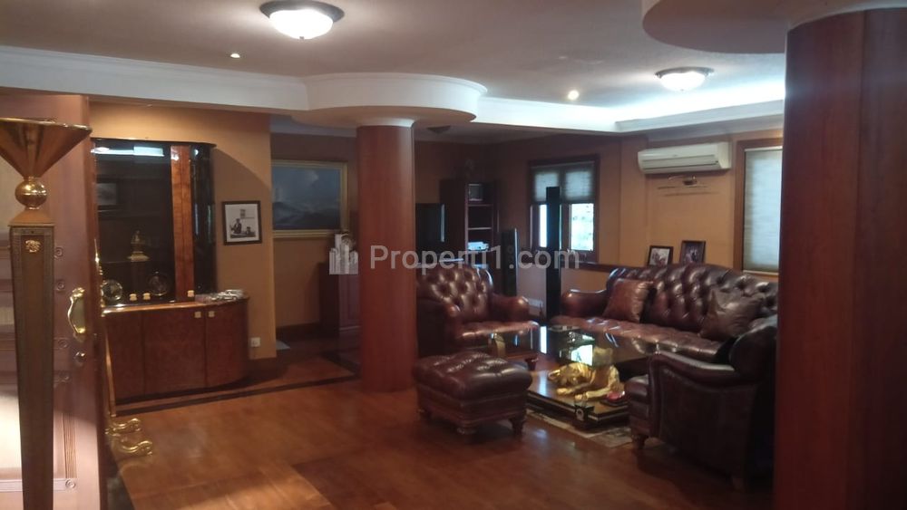 Dijual Rumah Kantor Lokasi Stategis di Sudirman Jakarta dekat UOB Tower dan Grand Indonesia, Luas Tanah 868m2