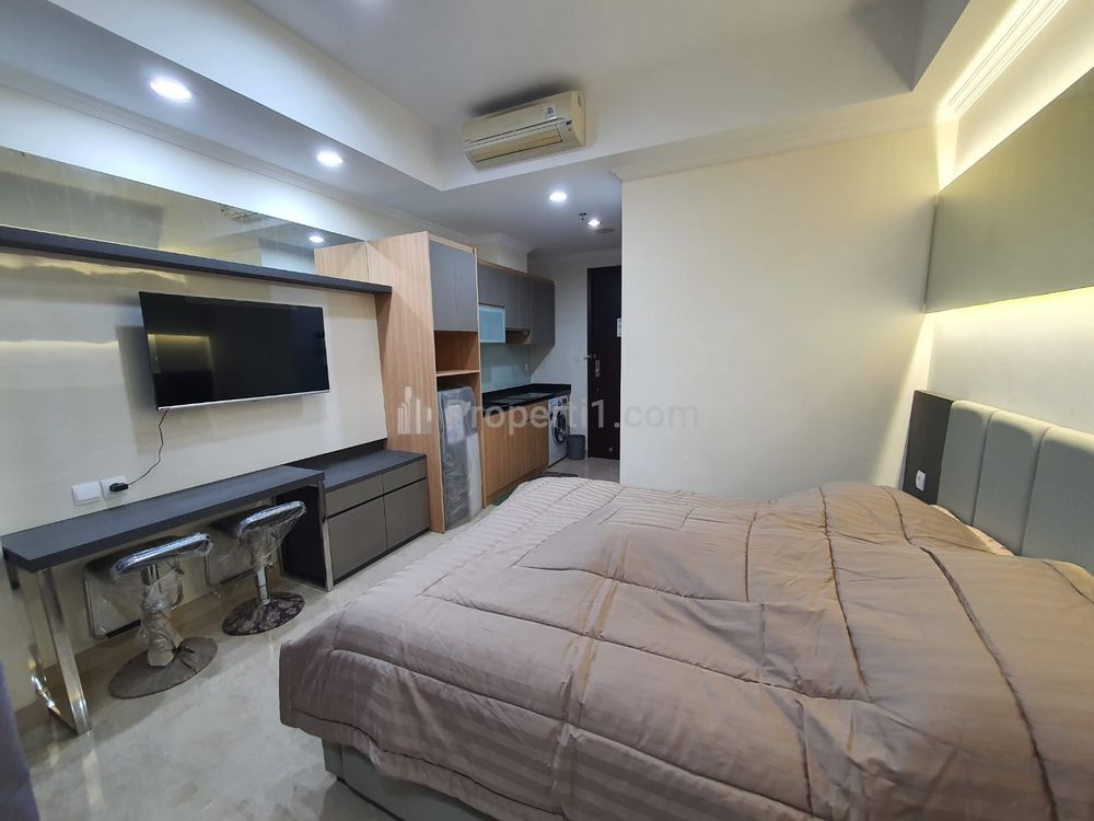 For Rent Apartment Menteng Park in Cikini, Central Jakarta - Studio Fully Furnished