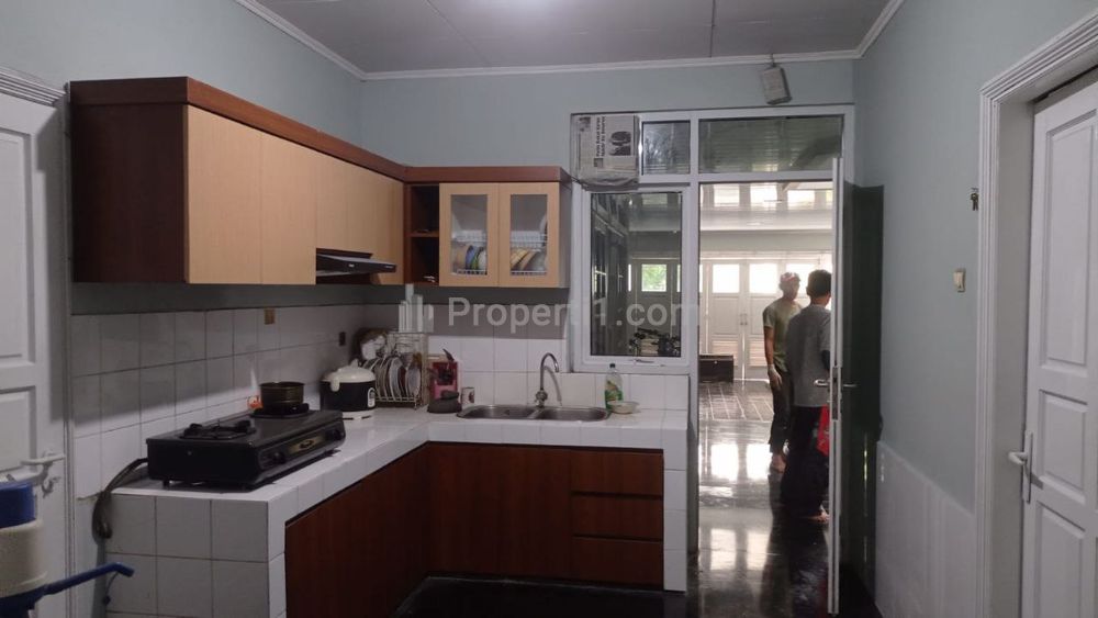 Jual Rumah Mewah dan Luas dengan Kolam Renang Pribadi di Cibubur Jakarta Timur, Lokasi Strategis, Hanya 5 Menit dari Pintu Tol Cibubur