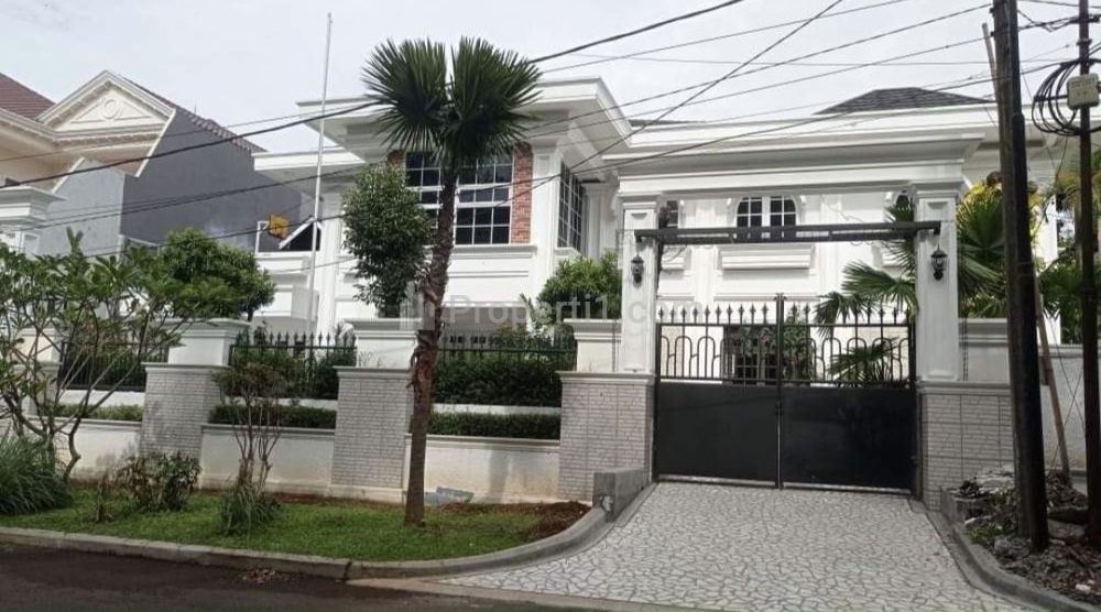 Jual Rumah Mewah dan Luas dengan Kolam Renang Pribadi di Cibubur Jakarta Timur, Lokasi Strategis, Hanya 5 Menit dari Pintu Tol Cibubur