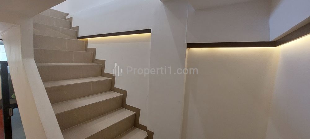 Disewakan Ruang Usaha Lantai 4 di Jl. Dr. Radjiman No 1, Pasir Kaliki, Bandung