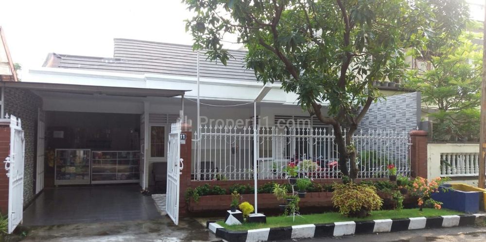 Dijual Rumah di Rungkut Asri Barat Surabaya, 3 Kamar Tidur, Luas Tanah 200m2