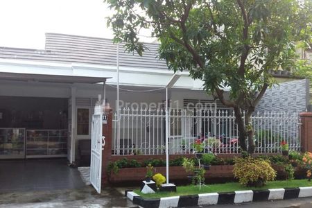 Dijual Rumah di Rungkut Asri Barat Surabaya, 3 Kamar Tidur, Luas Tanah 200m2