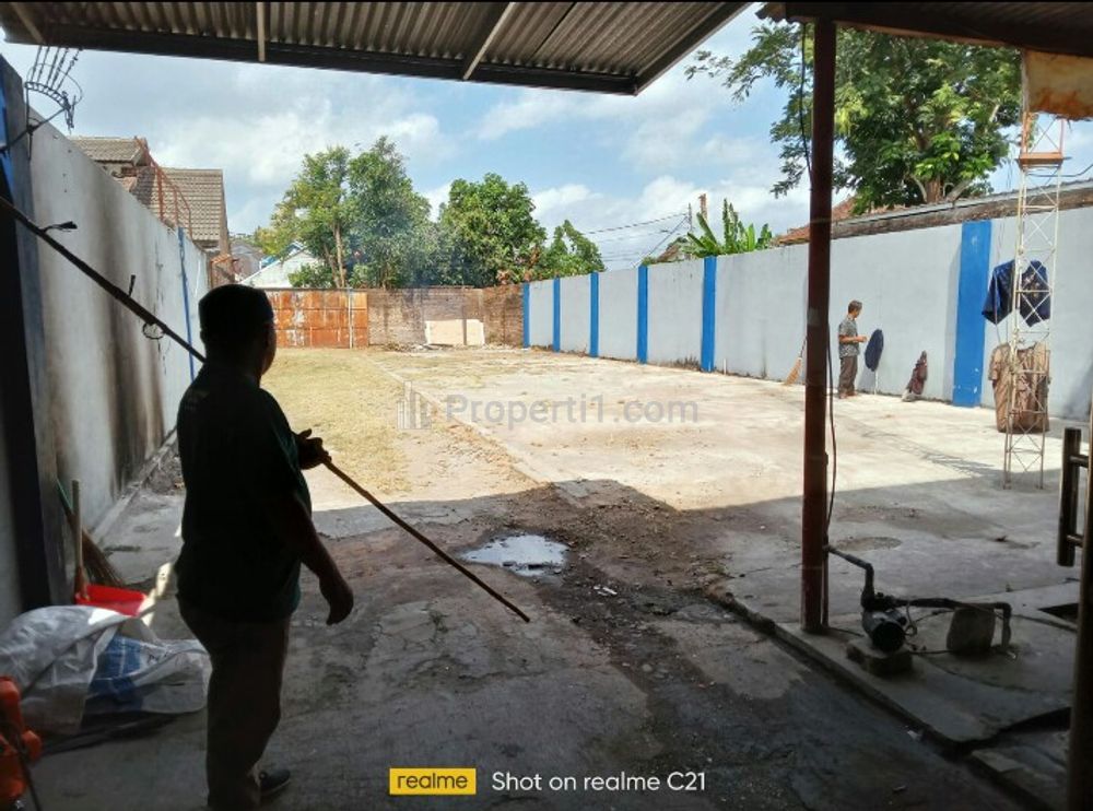 Rumah Disewakan di Giwangan Umbulharjo, Pinggir Jalan, dekat Terminal, Daerah Ramai, Strategis, Cocok untuk Kantor