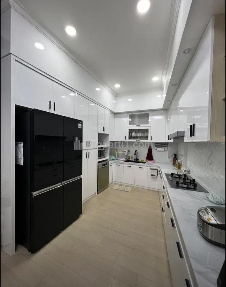 Dijual Rumah Bagus 5 Lantai Semi Furnished di Angke Jakarta Barat