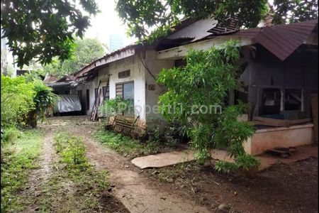 Dijual Rumah Bangunan Lama Strategis di Ciputat Raya - Jakarta Selatan