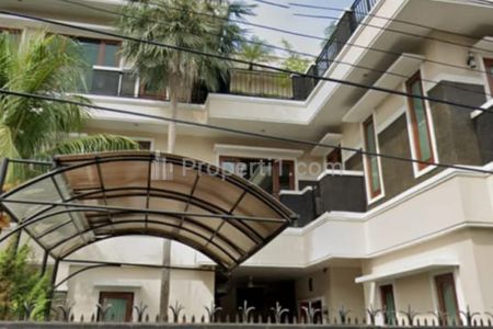 Jual Rumah Mewah di Kebon Jeruk Jakarta Barat, Kondisi Furnish Private Pool