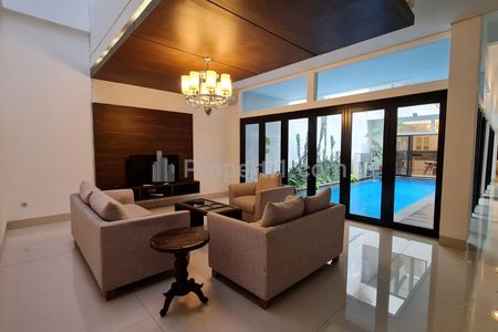 Disewakan Rumah 2 Lantai Siap Huni dengan Private Pool di Menteng Jakarta Pusat