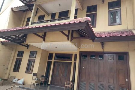 Jual Rumah 2 Lantai Strategis di Jalan Raya Ngagel Jaya, Pucang Sewu, Surabaya