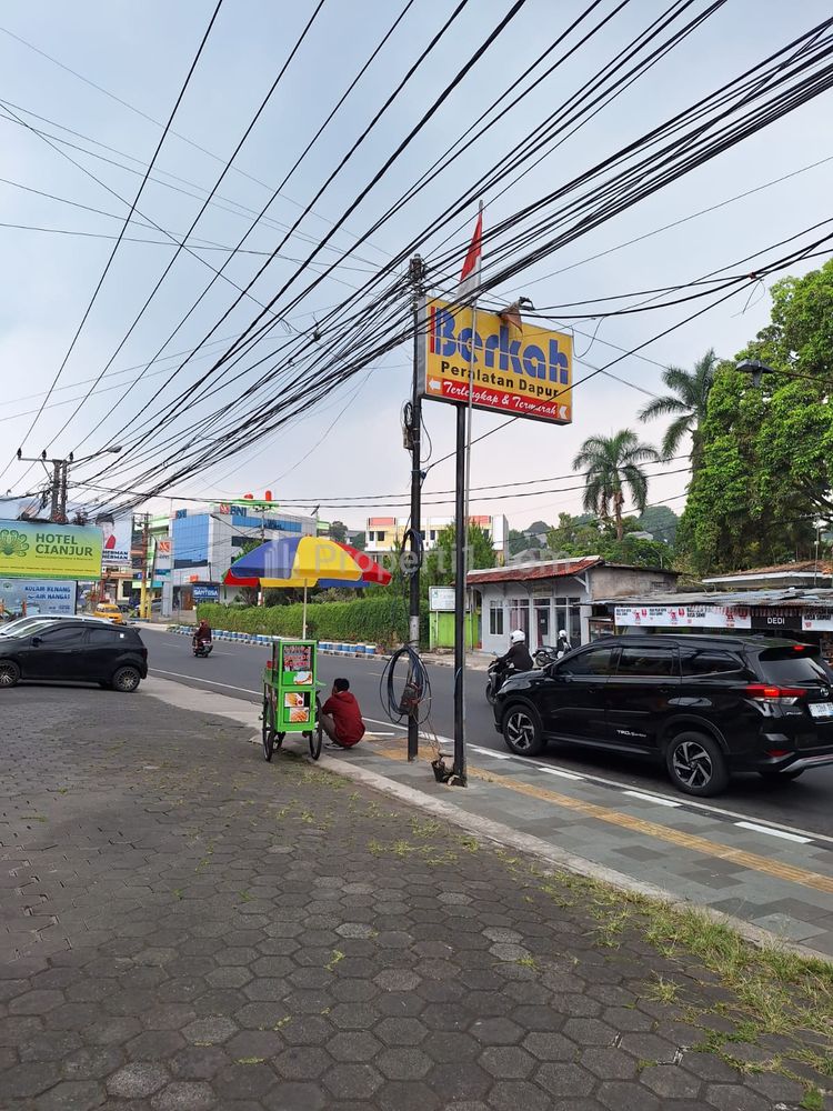 Sewa Ruko 3 Lantai Murah Posisi Strategis di Jalan Raya Cipanas Puncak