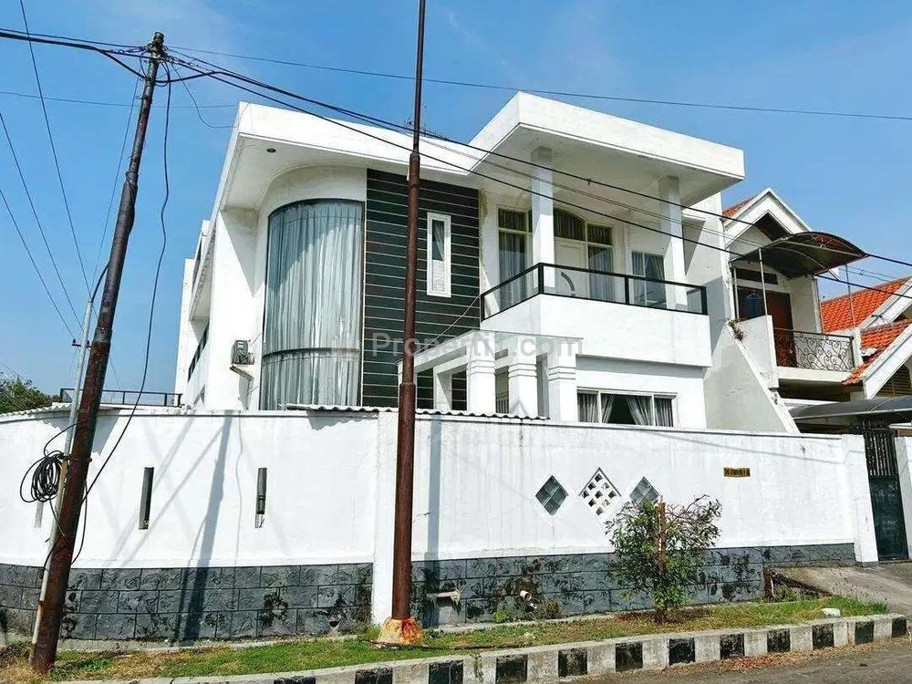 Jual Rumah Mewah Hook Full Furnished di Dharmahusada Indah Utara Surabaya Timur