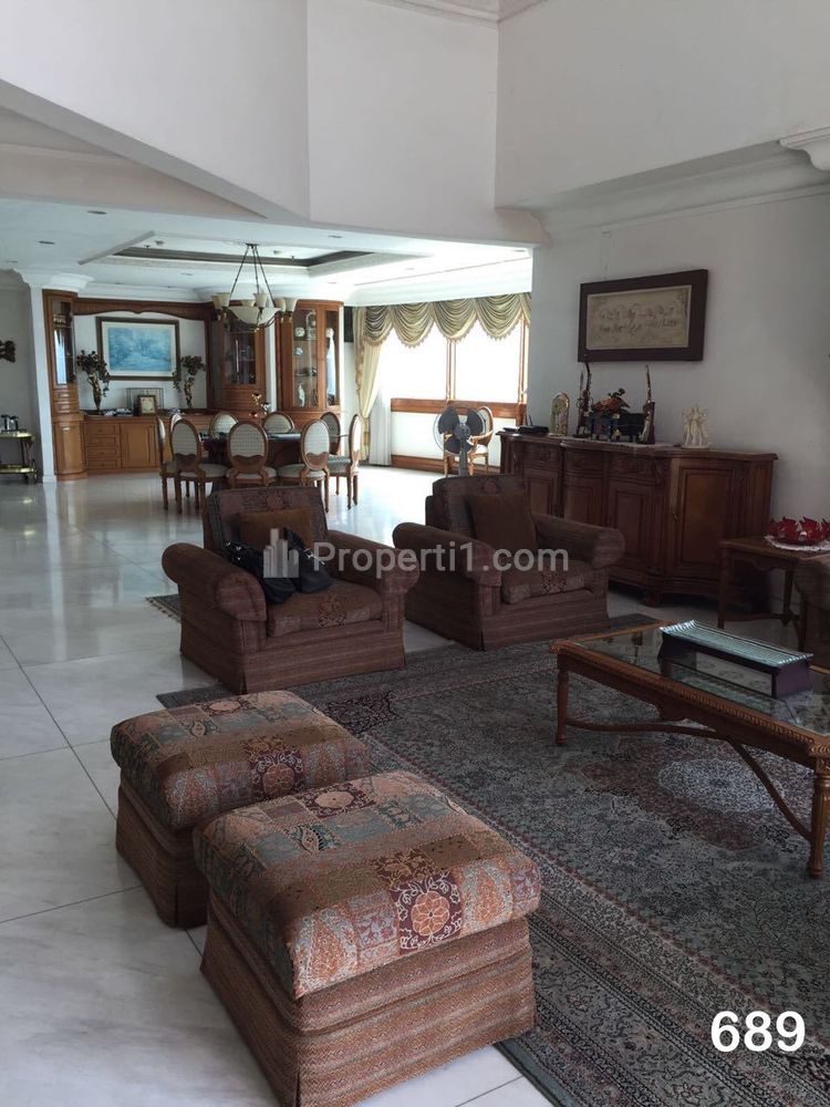 Jual/Sewa Apartemen Simprug Teras - Penthouse 5 BR Semi Furnished Luas 830 m2