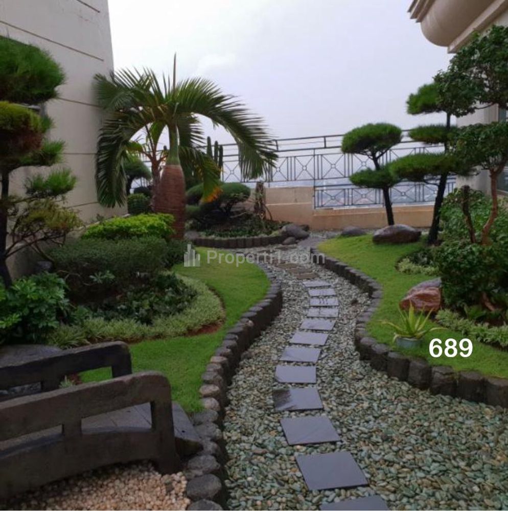 Jual/Sewa Apartemen Simprug Teras - Penthouse 5 BR Semi Furnished Luas 830 m2