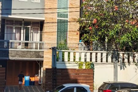 Dijual Cepat Rumah 3 Lantai di Jalan Kartini Sawah Besar Jakarta Pusat - Luas Tanah 300 m2