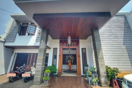 Jual Rumah Hook 2 Lantai di Jalan Kesehatan Bintaro - Hadap Selatan dan Timur, Ada Kolam Renang