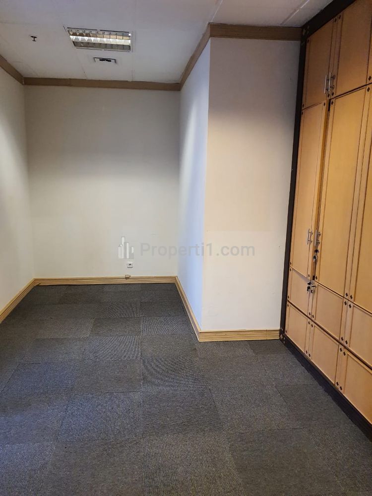 Sewa Ruang Kantor / For Lease Office Space at Menara Sudirman, SCBD South Jakarta, Size 218sqm Semi Furnished