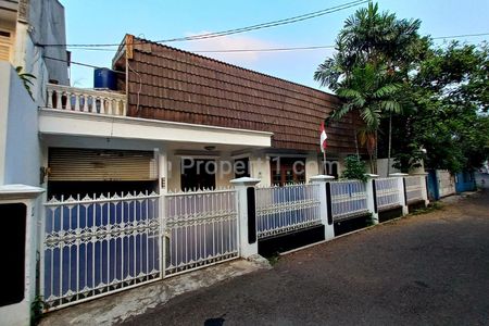 Dijual Rumah Siap Huni di Kemang Jakarta Selatan, dekat McDonald Kemang - 6+1 Kamar Tidur