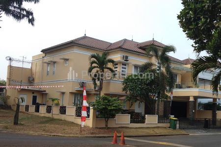 Jual Cepat Rumah Cozy Homey Hoek di Boulevard Raffles Hills Cibubur