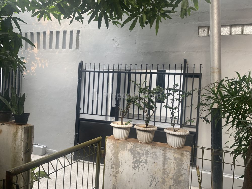 Rumah tampak depan