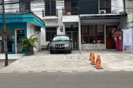 Dijual Rumah Kos-Kosan 3 Lokasi Strategis di Setiabudi Kuningan Jakarta Selatan - 3 Lantai, 23 Kamar