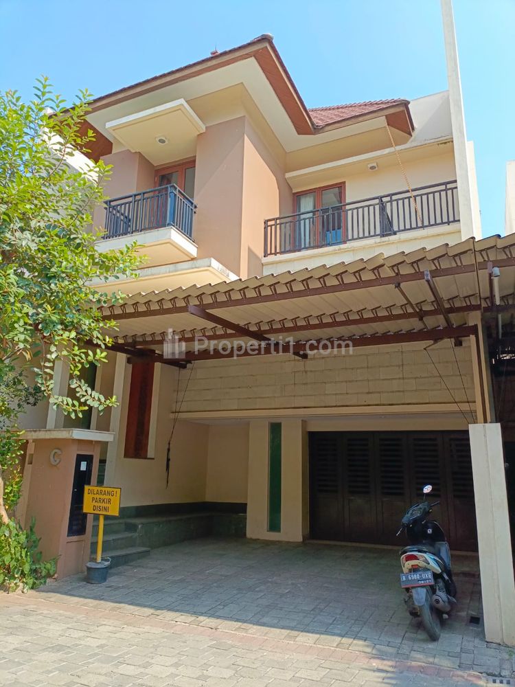Disewakan Rumah Furnished Ada Swimming Pool di Pejaten Jakarta Selatan, dekat ke Pancoran