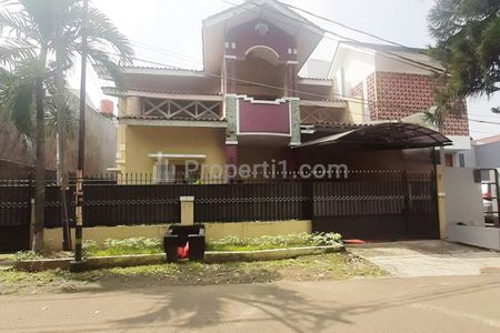 Jual Rumah 2 Lantai di Tanah Kusir Kebayoran Lama Jakarta Selatan, dekat Pondok Indah Mall, Mall Gandaria City, Gerbang Tol Ciledug, Stasiun Kebayoran