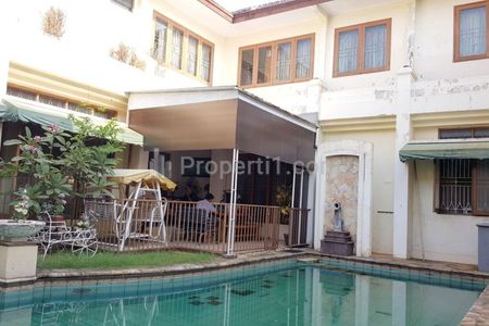 Dijual Rumah Mewah 2 Lantai dengan Pool di Kebayoran Baru Jakarta Selatan