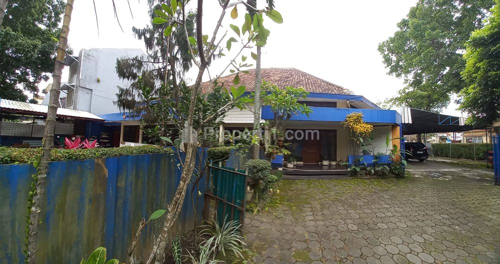 Tampak depan