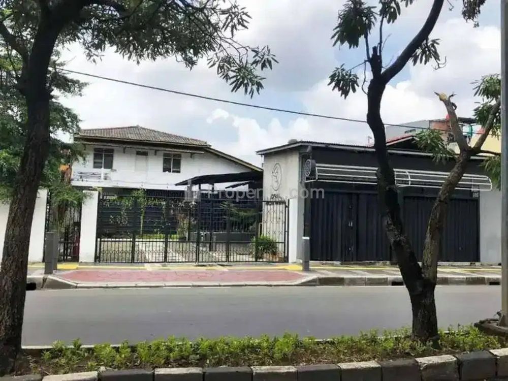 Jual Bekas Gudang dan Cafe di Jatinegara Kaum Jakarta Timur - Luas Tanah 700 m2