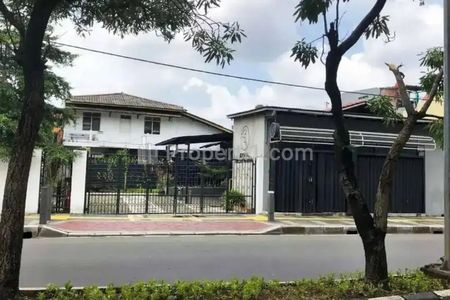 Jual Bekas Gudang dan Cafe di Jatinegara Kaum Jakarta Timur - Luas Tanah 700 m2