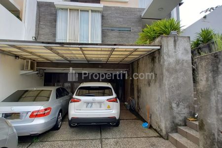 Disewakan Rumah dengan Kolam Renang dekat Sekolah Perancis Cipete Jakarta Selatan