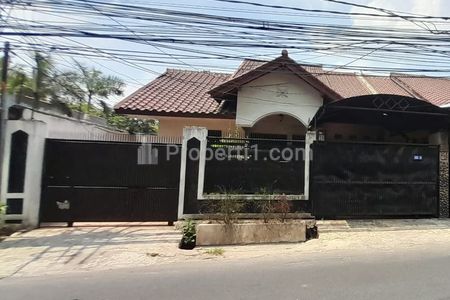 Rumah Disewakan Pinggir Jalan di Bukit Cinere