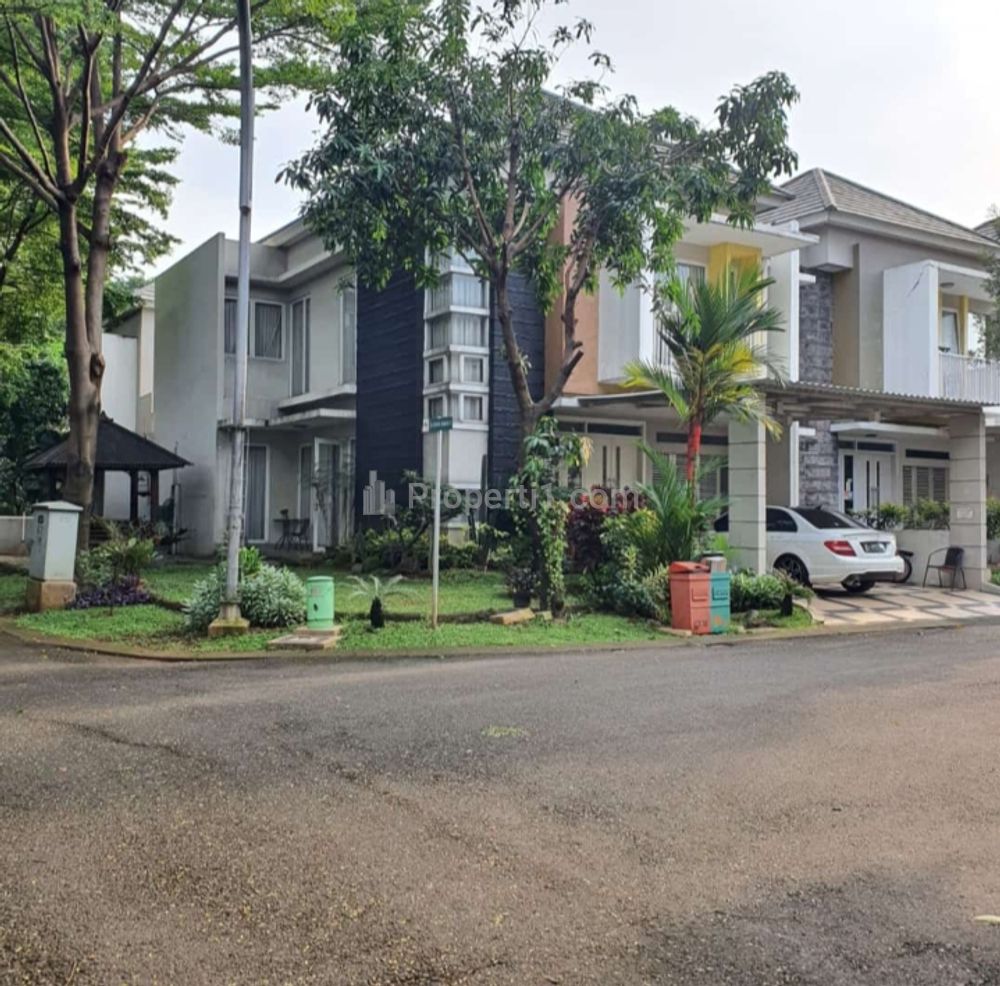 Dijual Rumah Hoek Cantik 2 Lantai Luas 8x18 245m2 Type 3+1 Kamar Tidur di Cluster Maple Summarecon Bekasi