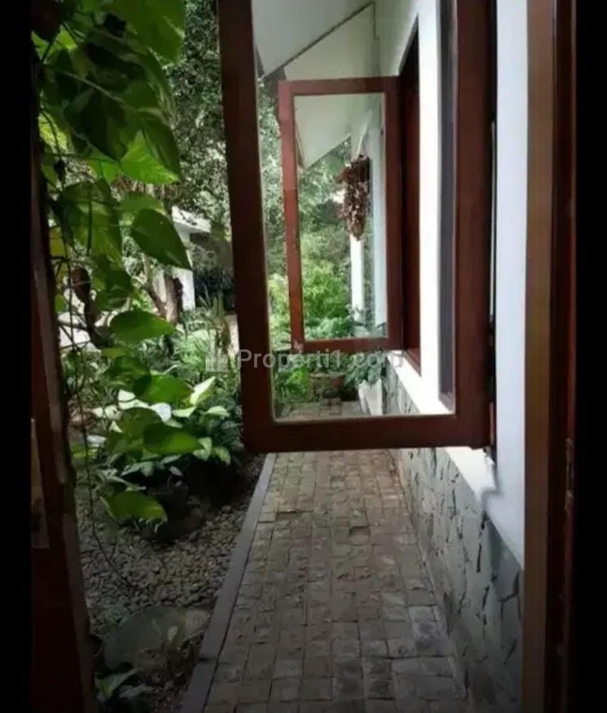 Dijual Rumah 2 Lantai dengan Tanah Luas di Cilandak Jakarta Selatan - Luas Tanah 1900 m2