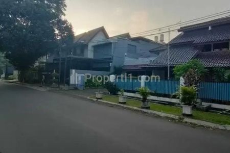 Jual Rumah 2 Lantai Siap Huni & Asri di Kawasan Kebayoran Baru Jakarta Selatan