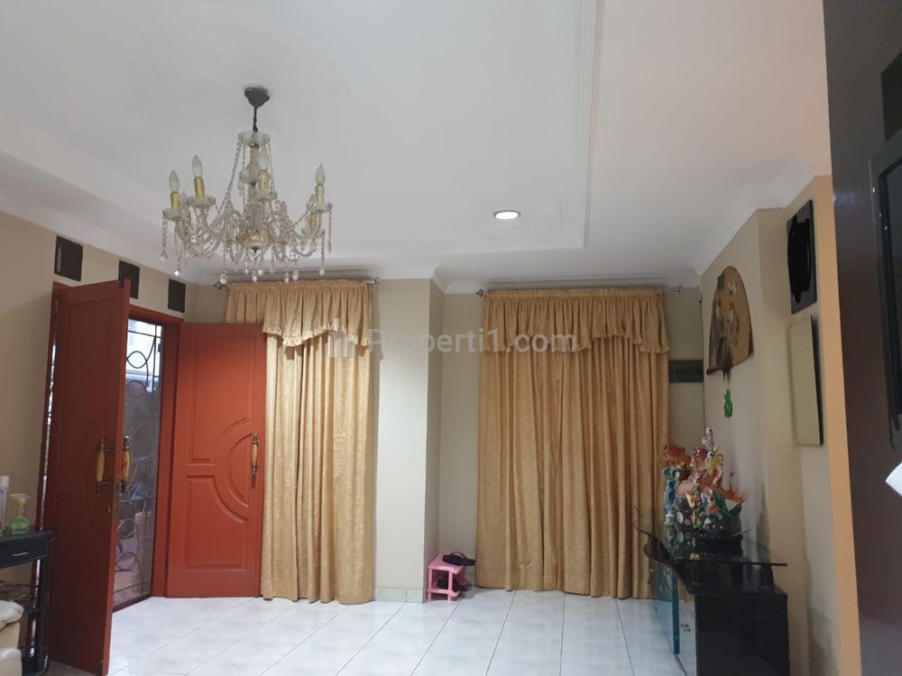 Turun Harga! Dijual Cepat Rumah Hook Mewah 4 Lantai di Taman Palem Lestari Cengkareng Jakarta Barat