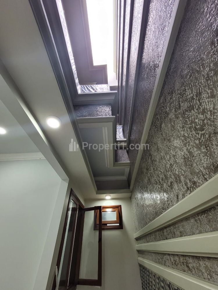 Dijual Rumah Baru Elegan dan Mewah 2,5 Lantai di Duren Sawit Jakarta Timur