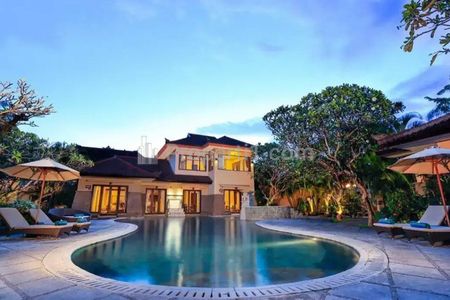 Dijual Villa Bagus dan Luas di Seminyak Bali - 7 Kamar Tidur Full Furnished