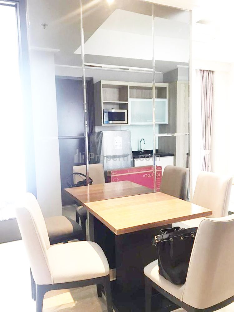 Sewa Apartemen Menteng Park Cikini Tower Emerald - 2 Bedroom Full Furnished, dekat Taman Ismail Marzuki - Kode 0285