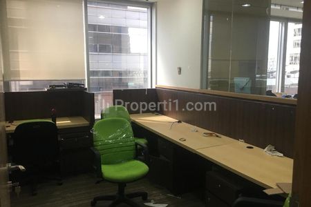 Sewa Ruang Kantor Furnished di Menara Sudirman Jakarta Selatan, Luas 150m2
