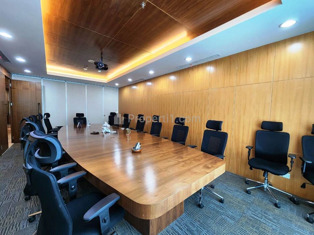 Disewakan Ruang Kantor APL Office Tower Podomoro City - Semi Furnished 370 m2