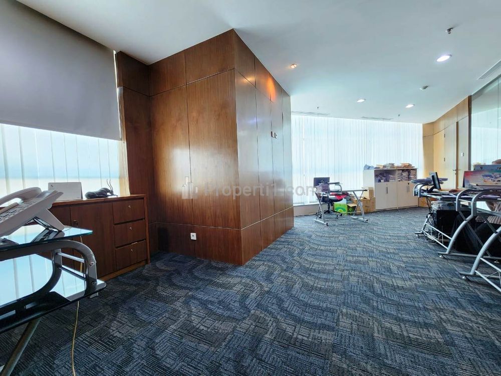 Disewakan Ruang Kantor APL Office Tower Podomoro City - Semi Furnished 370 m2