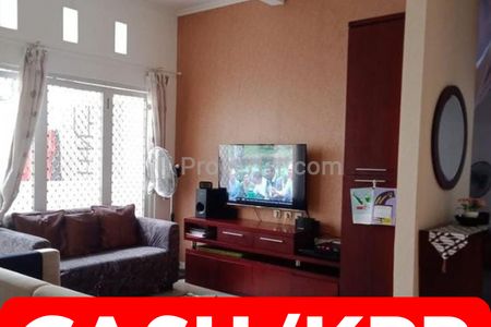 Dijual Rumah Second Terawat di Bintaro Sektor 9 Tangerang Selatan - 5+1 Kamar Tidur