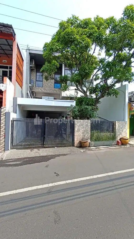 Jual Rumah Minimalis 2 Lantai di Karanglo, Banjararum, Singosari, Kabupaten Malang