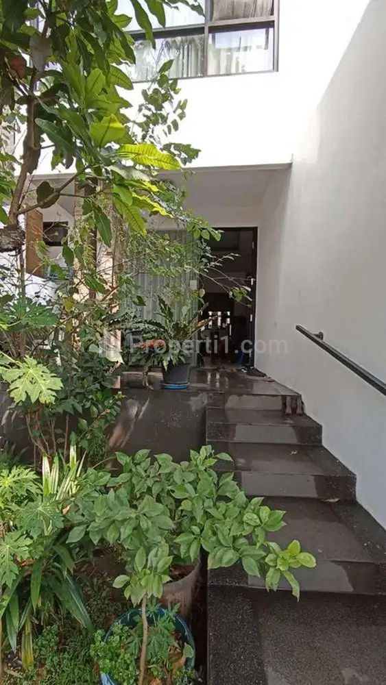 Jual Rumah Minimalis 2 Lantai di Karanglo, Banjararum, Singosari, Kabupaten Malang