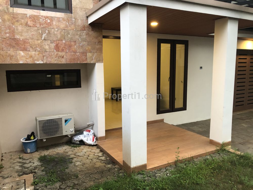 Disewakan Rumah di Jalan Praja Kebayoran Lama Jakarta Selatan - Dekat Gandaria City