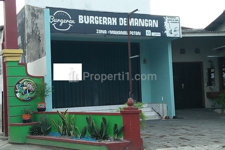 Disewakan Ruko di Demangan Caturtunggal Depok Sleman, Dekat Kampus, Daerah Bisnis, Strategis dan Ramai