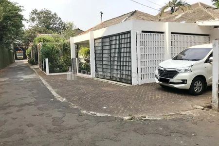 Jual Rumah di Jl. Raya Cidodol Kebayoran Lama Jakarta Selatan, Strategis dekat Grand ITC Permata Hijau, Luas Tanah 398m2