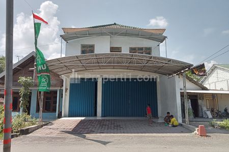 Tampak depan